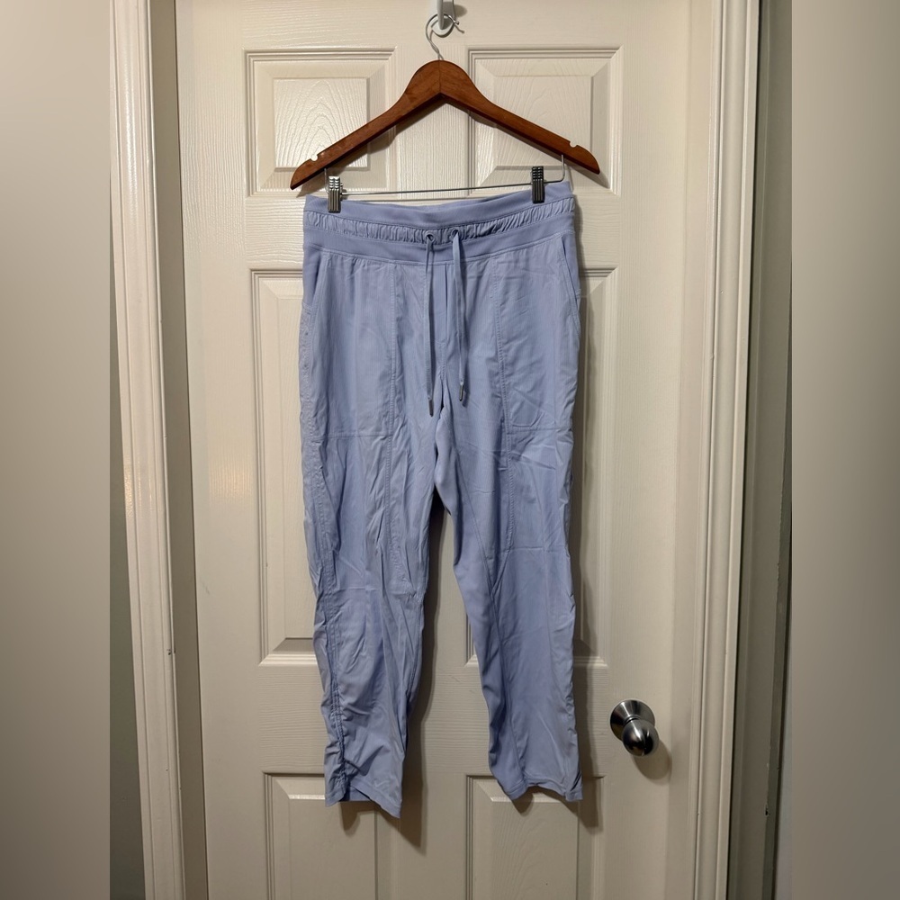Lululemon dance studio mid rise crop size 8 vvvguc